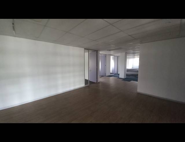 1,403M² OFFICE TO LET IN BRYANSTON
